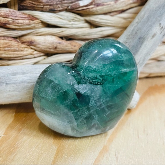 Fluorite heart - Picture 2 of 8